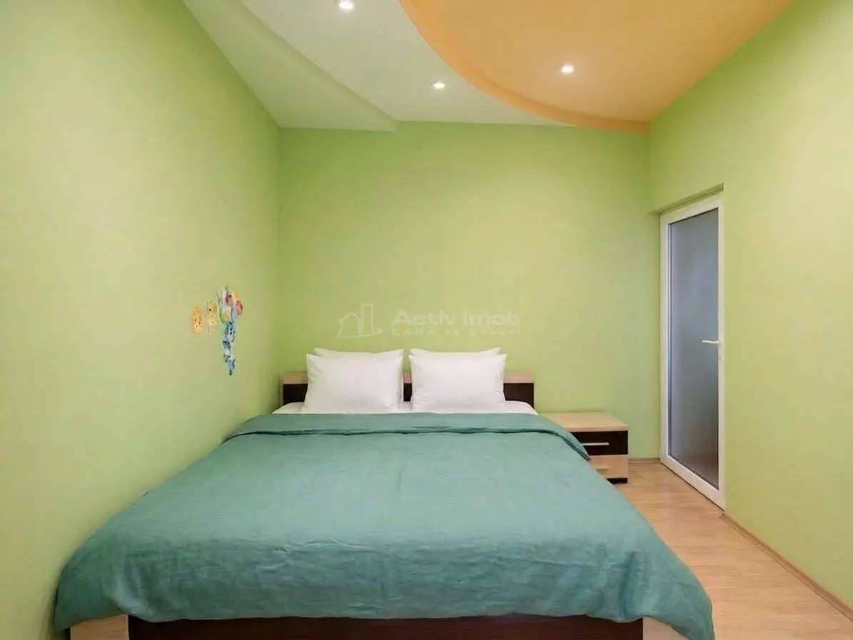 Elegante Villa de Cuatro Dormitorios con Sótano, Jardín y Terraza - foto 11