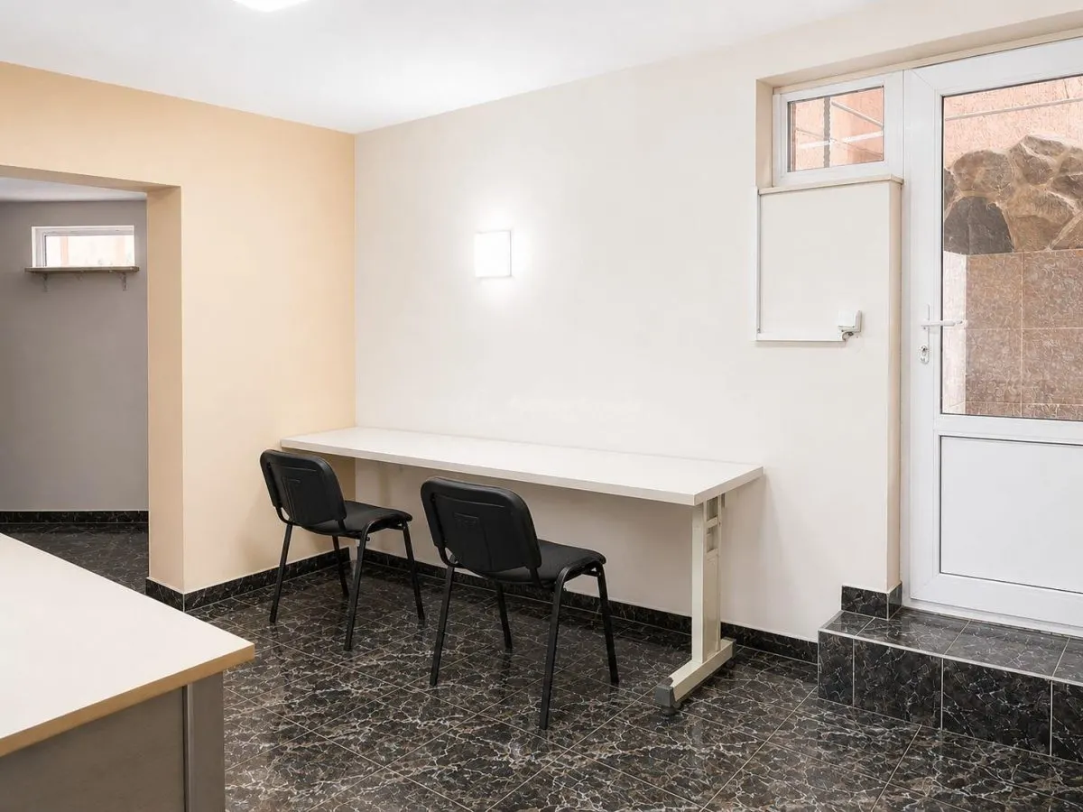 Elegante Villa de Cuatro Dormitorios con Sótano, Jardín y Terraza - foto 14
