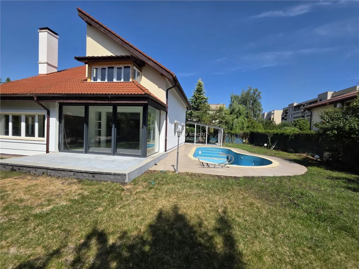 Vila cu piscina - Pipera - 5 camere - 3 bai - 218mp - 900mp teren - foto 1