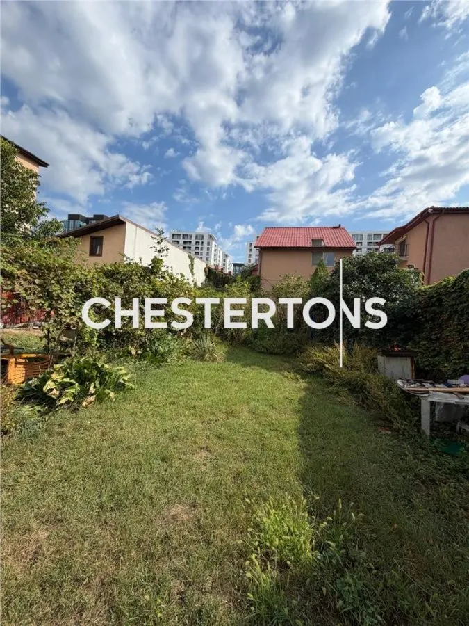 Villa Espaciosa con Terreno Generoso en Zona Exclusiva Razoare-Drumul Sarii - foto 1