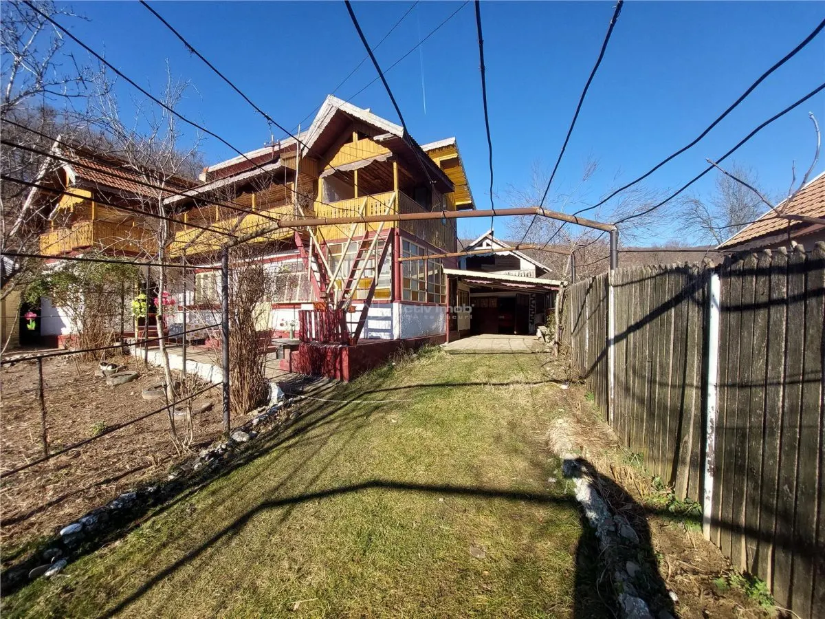 Casa P+1, 5 Dormitorios, Terreno 1.200 m², Barbuncesti - foto 11