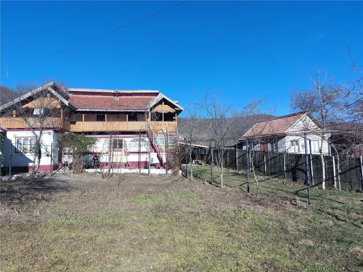 Casa P+1, 5 Dormitorios, Terreno 1.200 m², Barbuncesti - foto 10