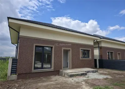 Detached Villa – Tunari – Ground + Mezzanine – 5 Bedrooms – 2 Bathrooms – 165sqm – 350sqm Plot - Tunari