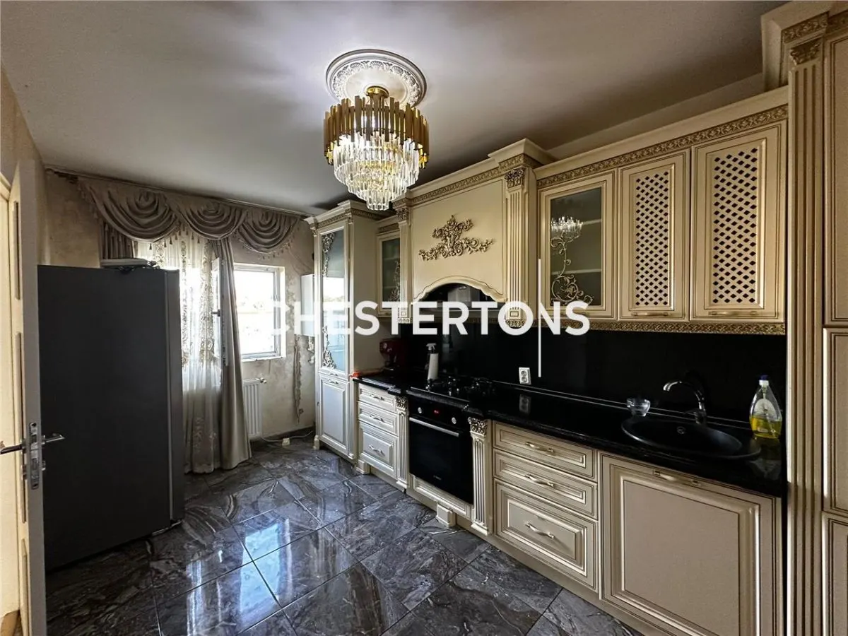 Casa insiruita cu finisaje si mobilier Lux cu curte - foto 2