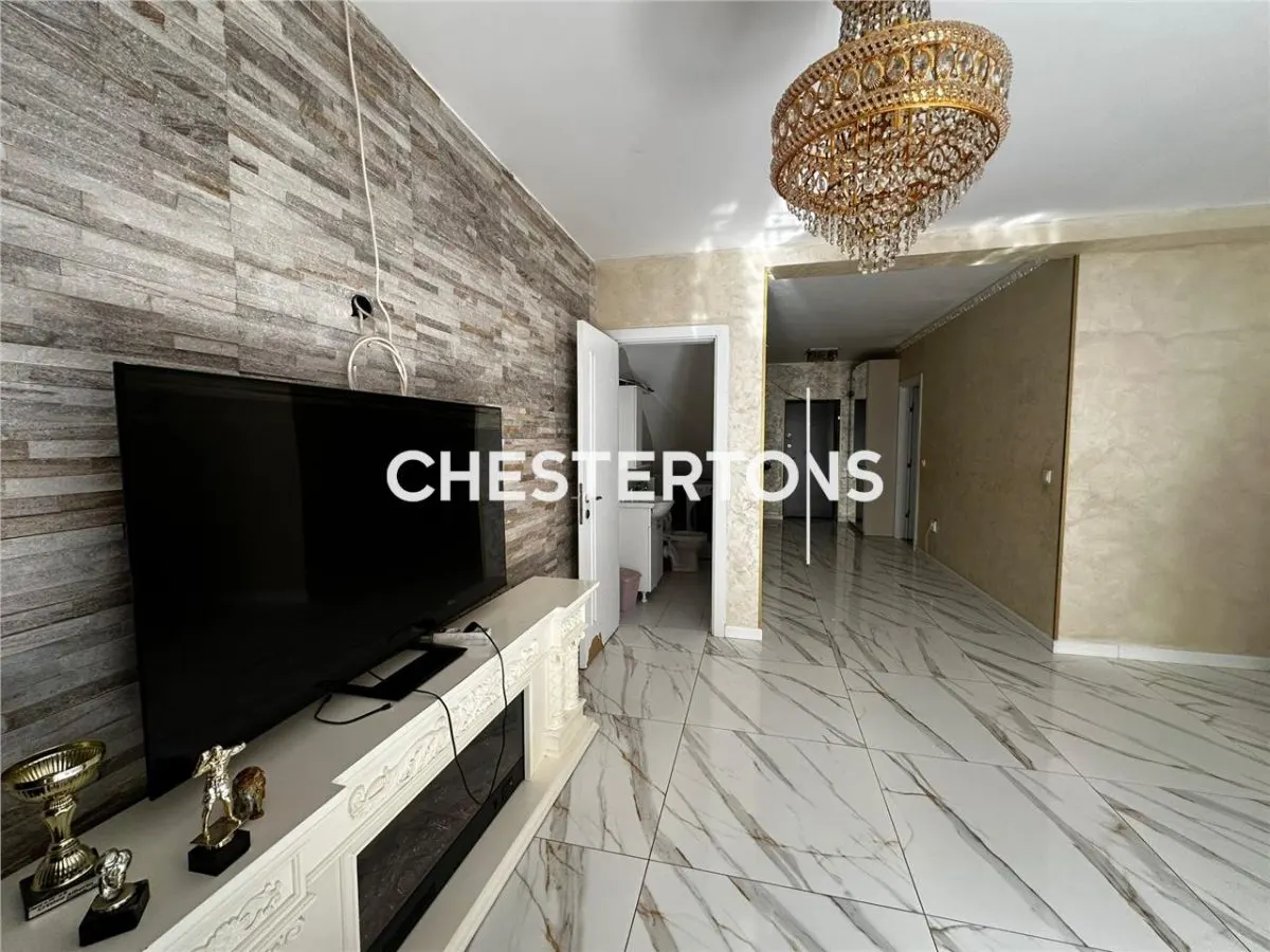 Casa insiruita cu finisaje si mobilier Lux cu curte - foto 3
