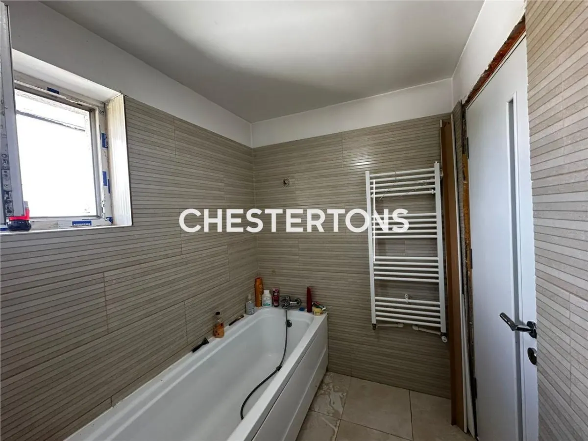 Casa insiruita cu finisaje si mobilier Lux cu curte - foto 9