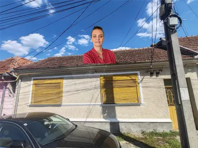 Bocsa Montana, Casa cu pridvor generos, ideala pentru familie extinsa. - Bocsa