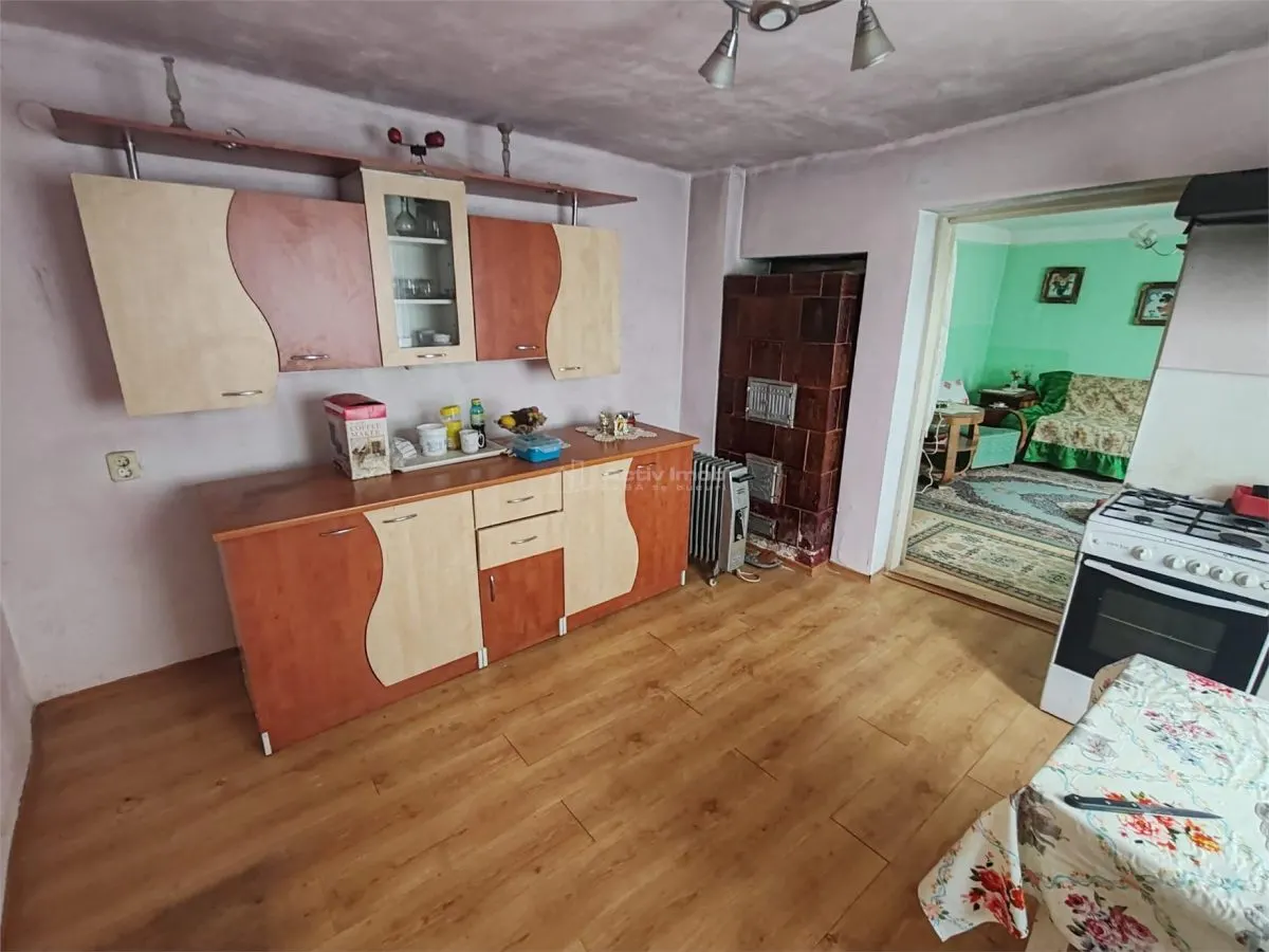 Bocsa Montana, Casa cu pridvor generos, ideala pentru familie extinsa. - foto 13