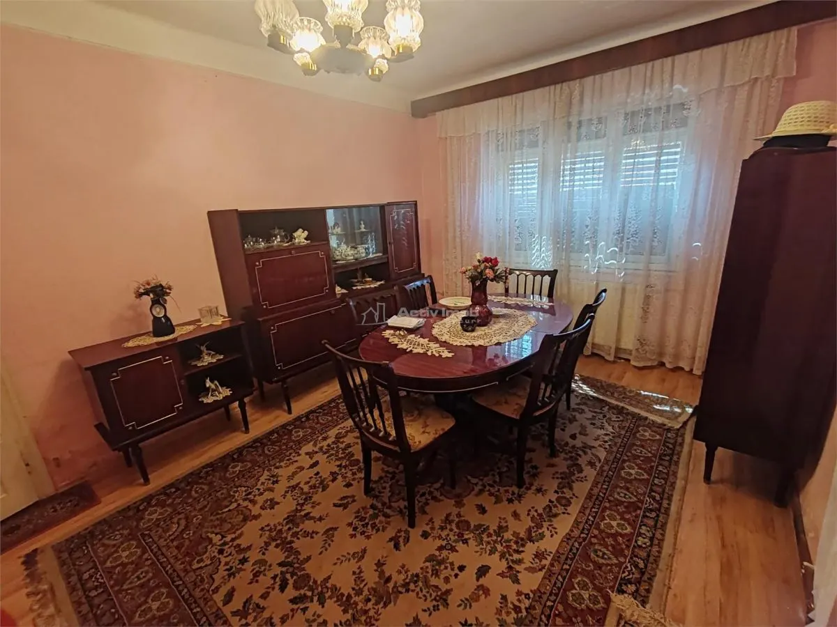 Bocsa Montana, Casa cu pridvor generos, ideala pentru familie extinsa. - foto 14