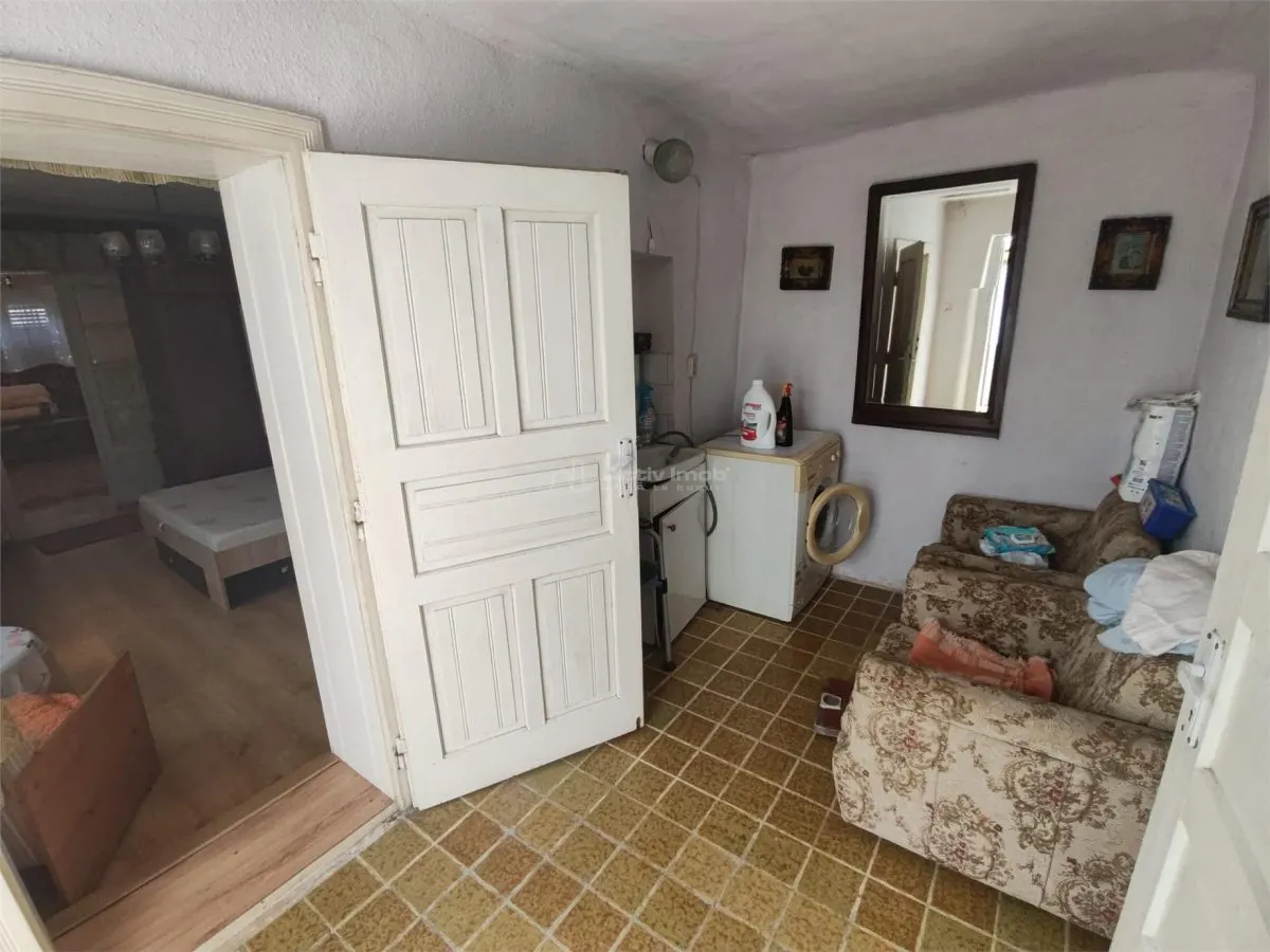 Bocsa Montana, Casa cu pridvor generos, ideala pentru familie extinsa. - foto 18