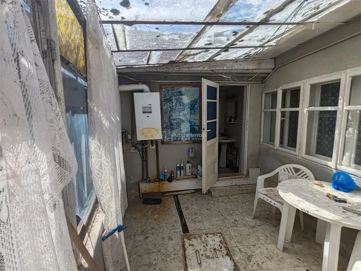 Bocsa Montana, Casa cu pridvor generos, ideala pentru familie extinsa. - foto 22