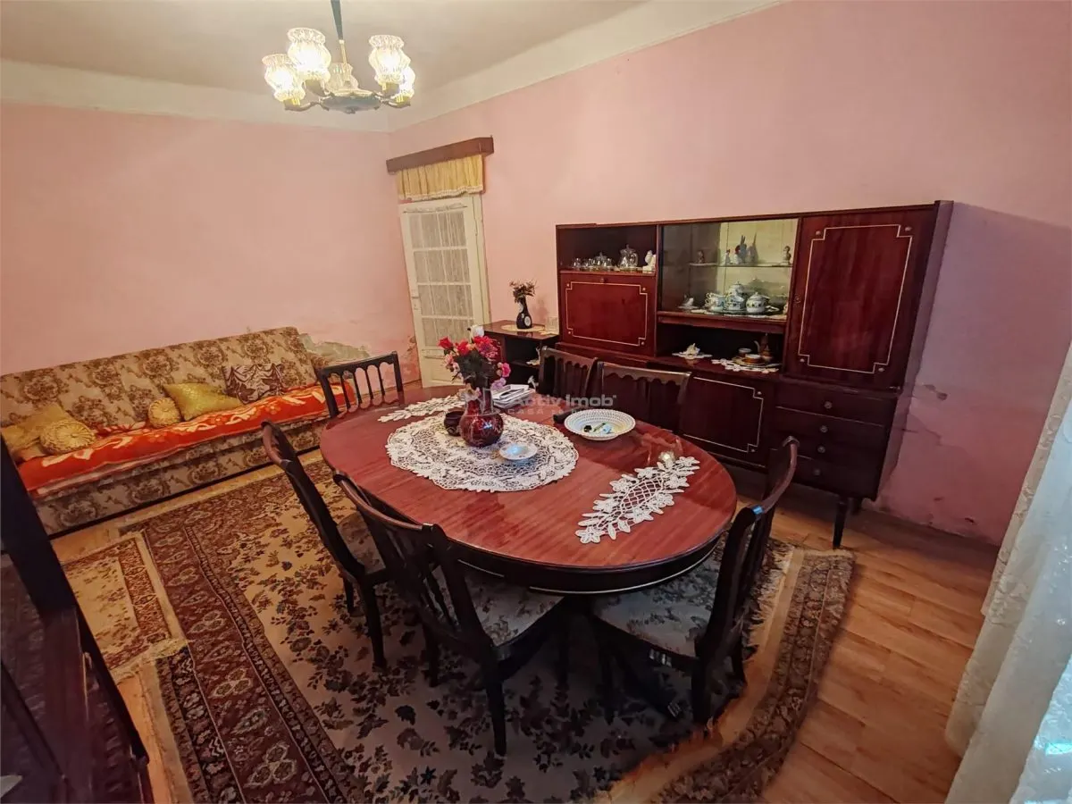 Bocsa Montana, Casa cu pridvor generos, ideala pentru familie extinsa. - foto 24