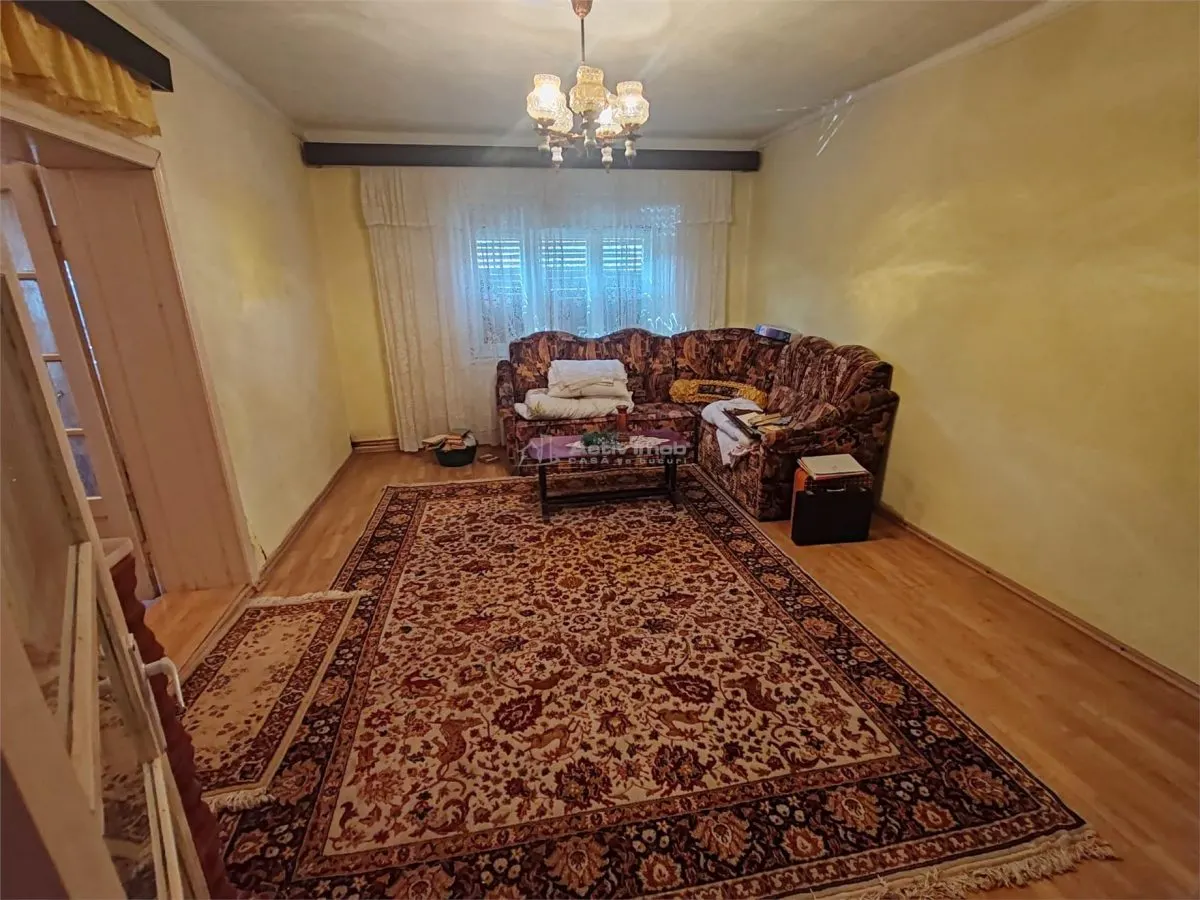 Bocsa Montana, Casa cu pridvor generos, ideala pentru familie extinsa. - foto 6