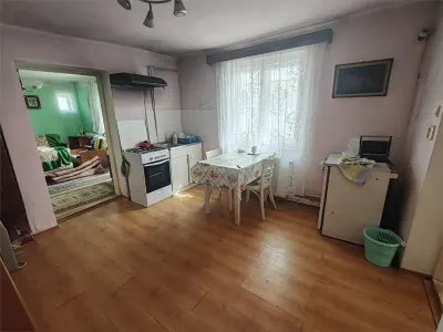 Bocsa Montana, Casa cu pridvor generos, ideala pentru familie extinsa. - foto 9
