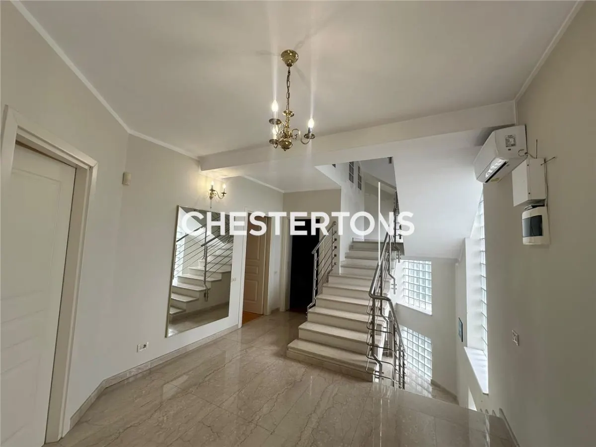 House / villa for sale sqm in Domnesti, Central area - foto 6