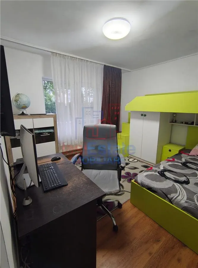 Apartamento de 3 Dormitorios, Zona Nicolina - Tudor Neculai - foto 13