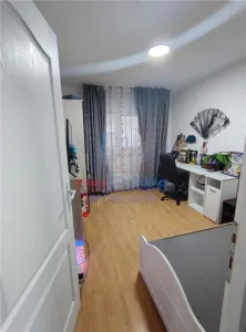 Apartamento de 3 Dormitorios, Zona Nicolina - Tudor Neculai - foto 14