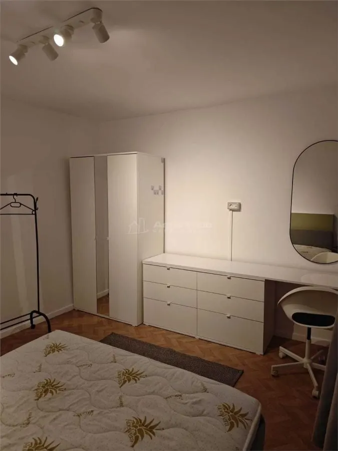 Apartamento 3 Dormitorios, Distribución Independiente, 56 m², Metro Brâncoveanu - foto 5