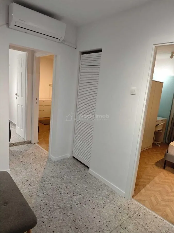 Apartamento 3 Dormitorios, Distribución Independiente, 56 m², Metro Brâncoveanu - foto 9