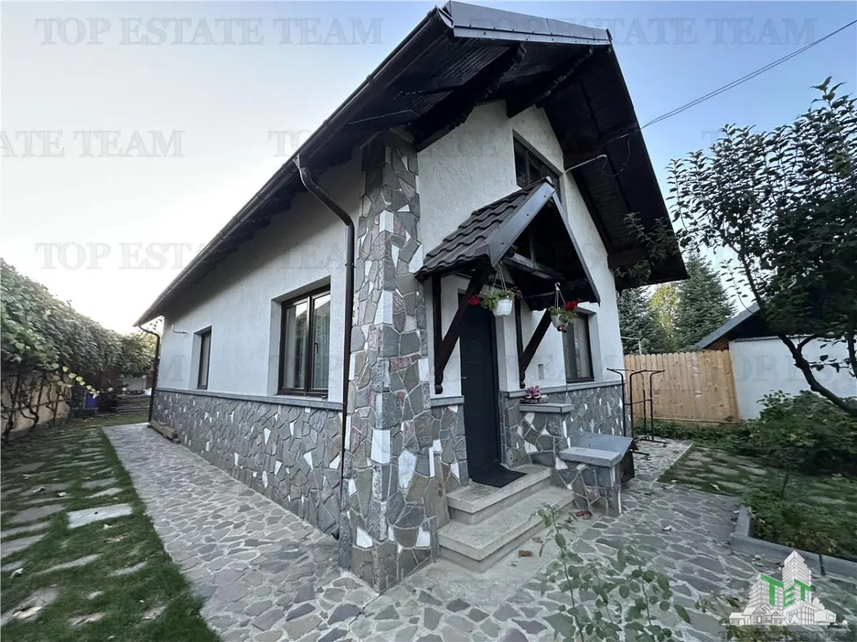Vila cocheta de vanzare 5 camere cu 436 mp teren si toate utilitatile, mobilata si utilata in centrul Comunei Cornu - foto 1