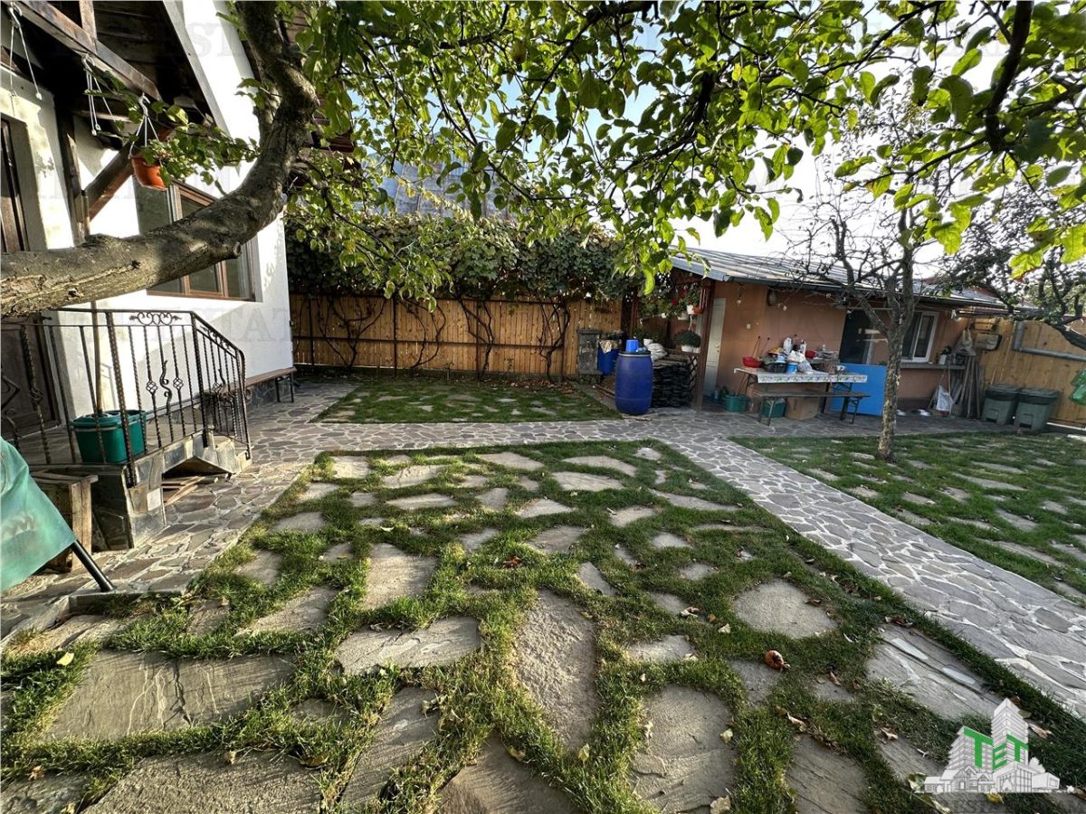 Vila cocheta de vanzare 5 camere cu 436 mp teren si toate utilitatile, mobilata si utilata in centrul Comunei Cornu - foto 15