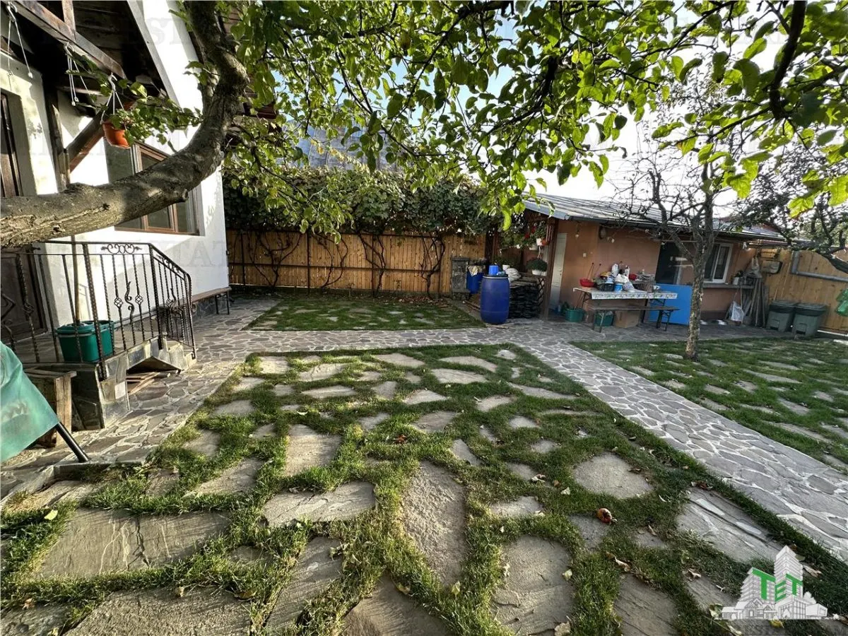 Vila cocheta de vanzare 5 camere cu 436 mp teren si toate utilitatile, mobilata si utilata in centrul Comunei Cornu - foto 15