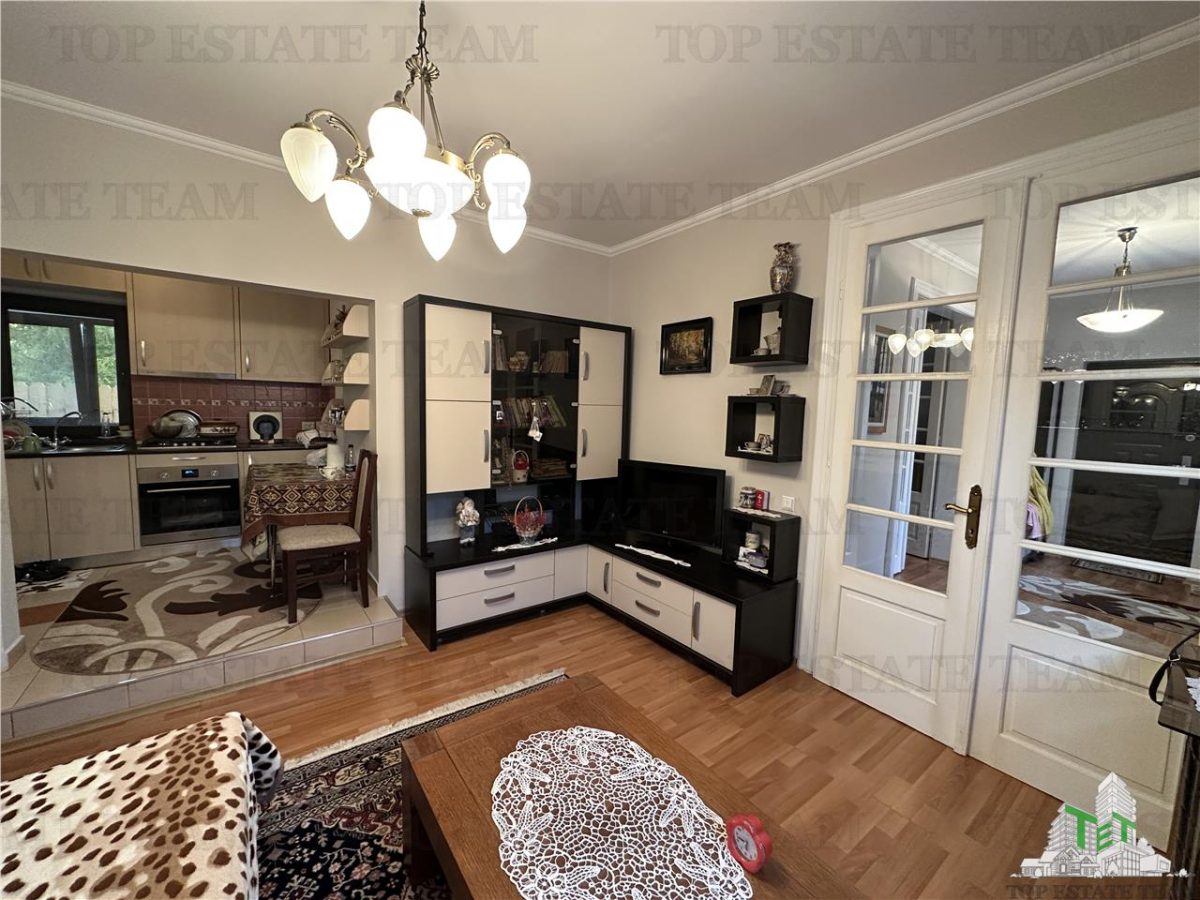 Vila cocheta de vanzare 5 camere cu 436 mp teren si toate utilitatile, mobilata si utilata in centrul Comunei Cornu - foto 19