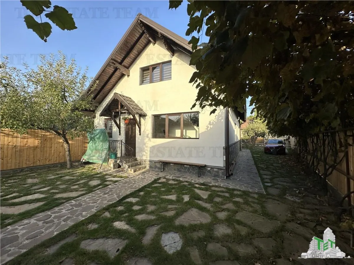 Vila cocheta de vanzare 5 camere cu 436 mp teren si toate utilitatile, mobilata si utilata in centrul Comunei Cornu - foto 4