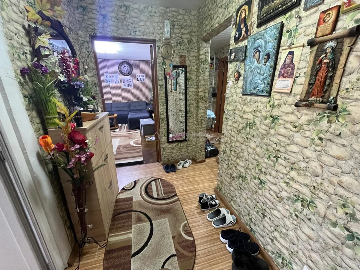 Caransebes, Apartamento de 3 Dormitorios, Zona Pipirig Polivalenta - foto 9