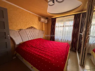 Inversión Inteligente: Apartamento y Espacio Comercial con Acceso Independiente - foto 2