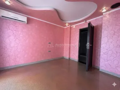 Inversión Inteligente: Apartamento y Espacio Comercial con Acceso Independiente - foto 17