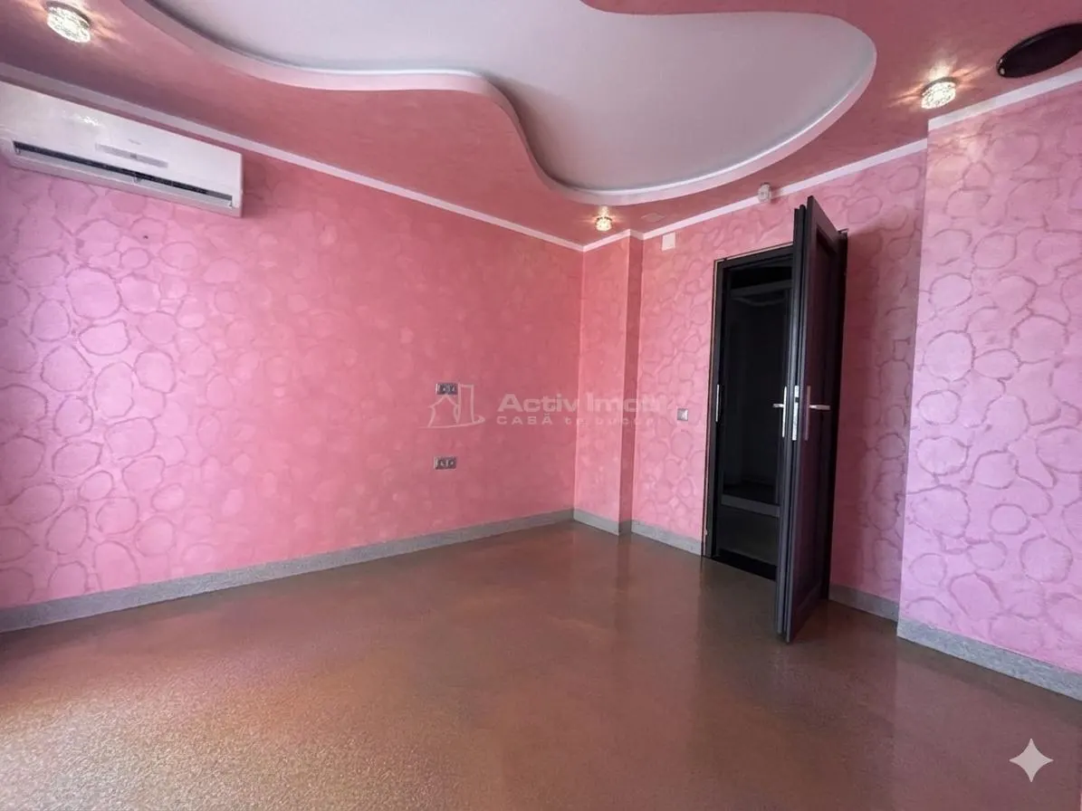 Inversión Inteligente: Apartamento y Espacio Comercial con Acceso Independiente - foto 17