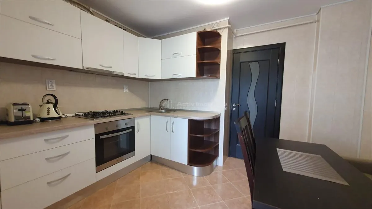 Location - Appartement 3 Chambres - 2e Étage - Burdujeni - Cuza Voda 2 - foto 1