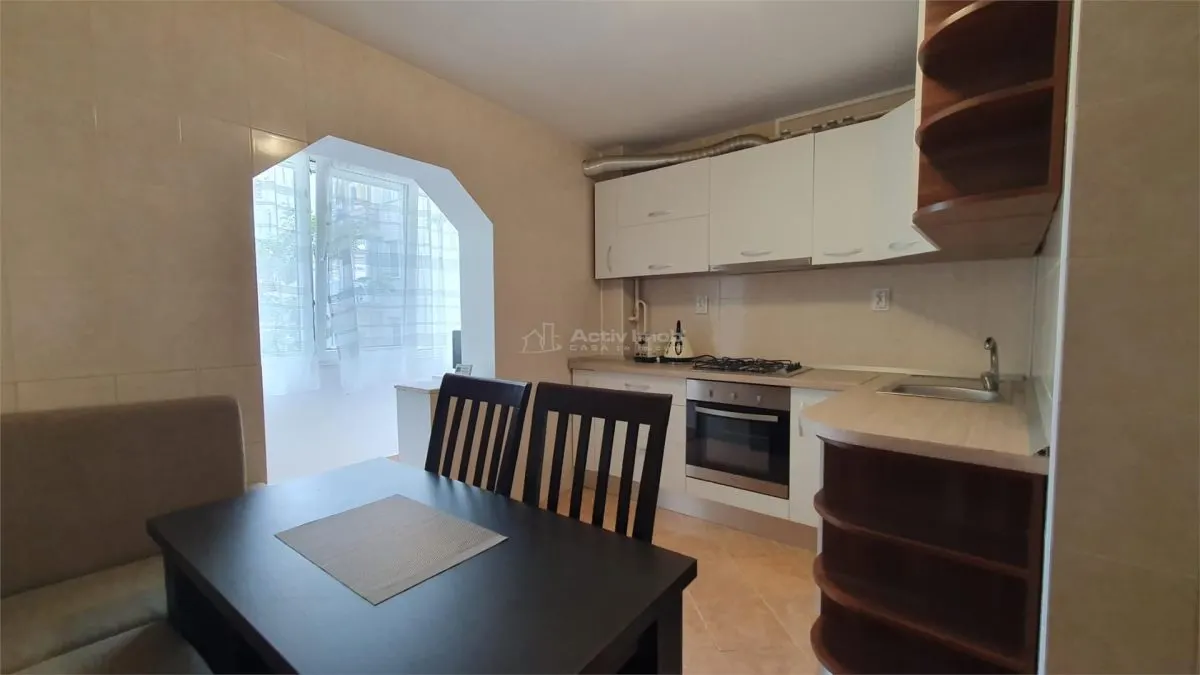 Location - Appartement 3 Chambres - 2e Étage - Burdujeni - Cuza Voda 2 - foto 2