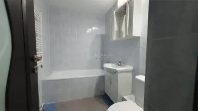 Location - Appartement 3 Chambres - 2e Étage - Burdujeni - Cuza Voda 2 - foto 11