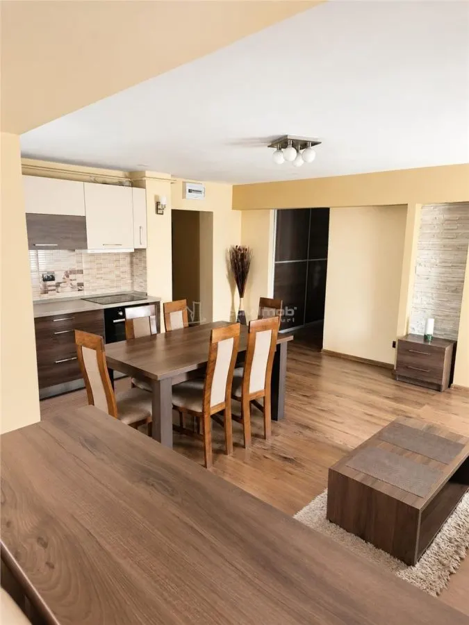 Apartament 3 camere 2 bai etaj 1 Baia Mare Zona Traian - foto 1