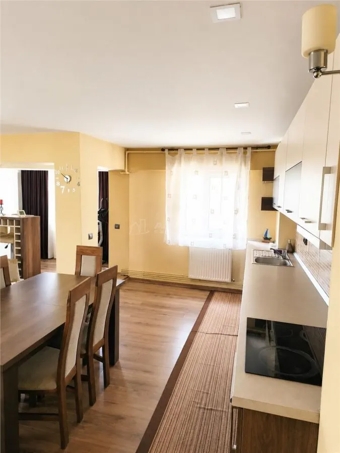 Apartament 3 camere 2 bai etaj 1 Baia Mare Zona Traian - foto 5