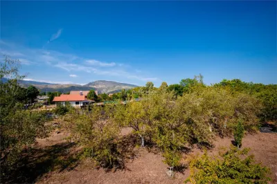 Pensiune cu teren de 5.700 mp, Runcu - Cheile Sohodolului - foto 4