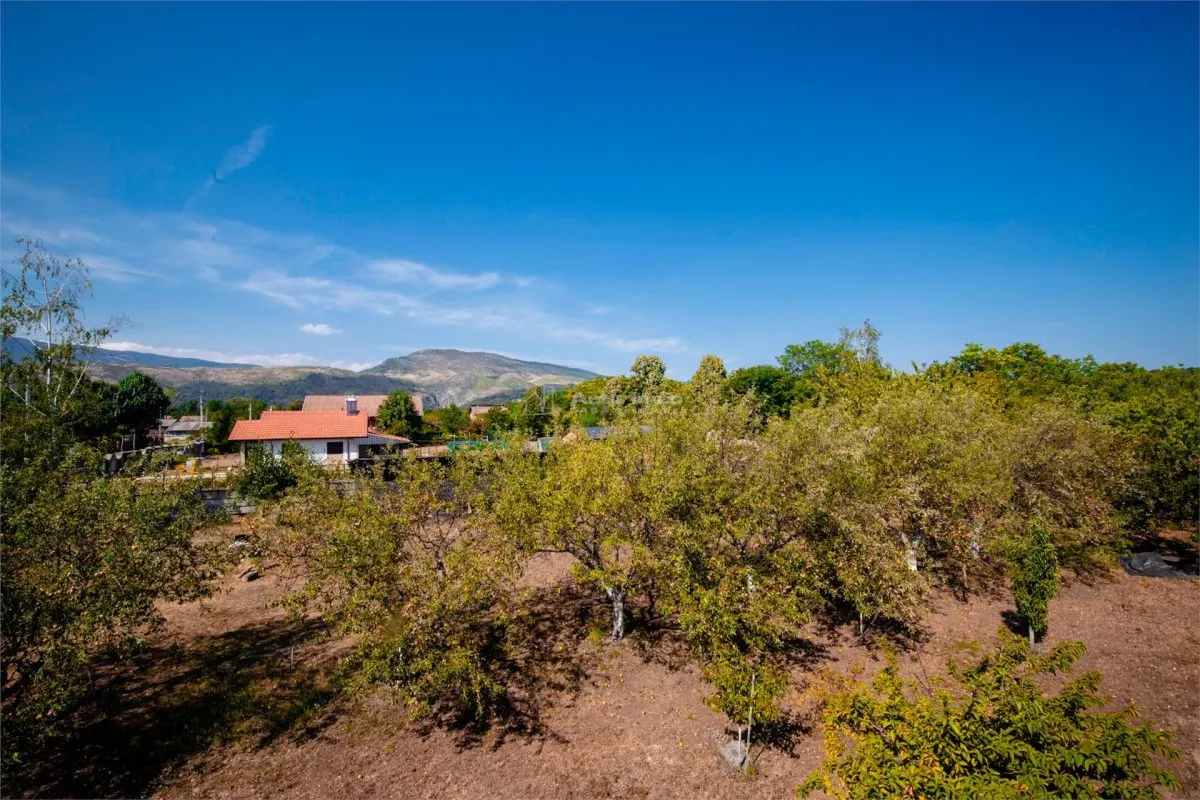 Pensiune cu teren de 5.700 mp, Runcu - Cheile Sohodolului - foto 4