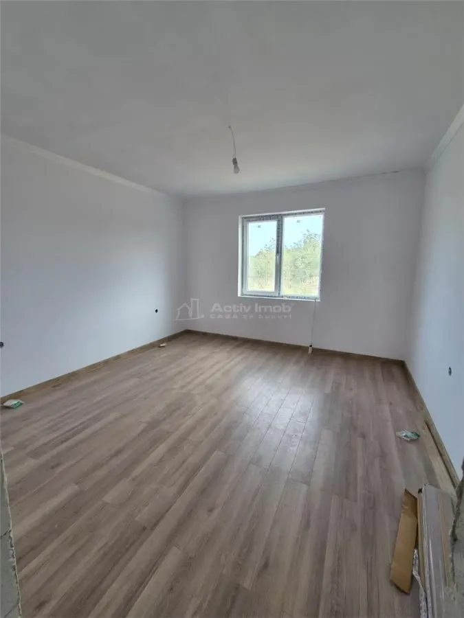 CASĂ 3 CAMERE - 70 mp utili + 350 mp teren + 10 mp terasă - 69900 € - COMISION 0% - foto 2