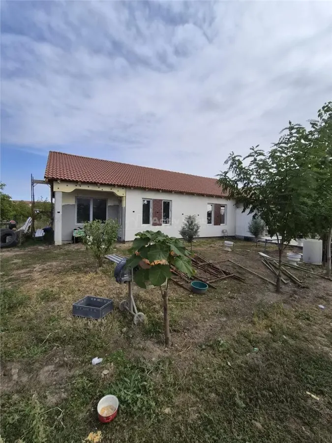 CASĂ 3 CAMERE - 70 mp utili + 350 mp teren + 10 mp terasă - 69900 € - COMISION 0% - foto 4