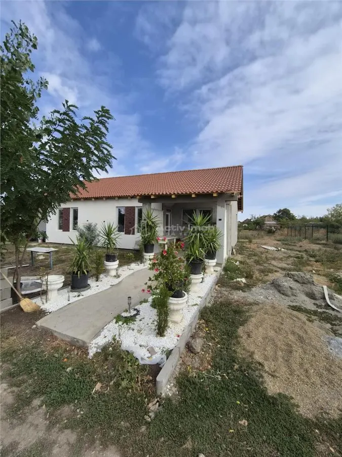 CASĂ 3 CAMERE - 70 mp utili + 350 mp teren + 10 mp terasă - 69900 € - COMISION 0% - foto 5