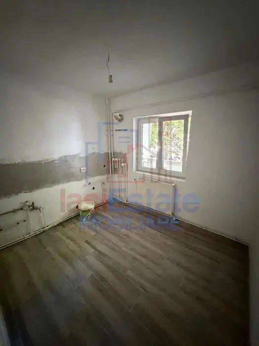 Apartamento de 3 Dormitorios, Distribución Independiente, 71 m², Planta Baja, CUG - Rond Vechi - foto 1