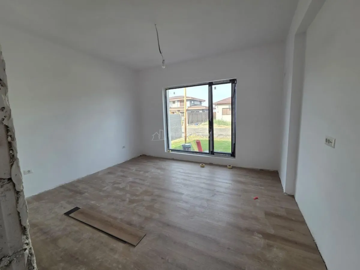 Maison Quatre Chambres - Domnesti - Str. Fagului - foto 17