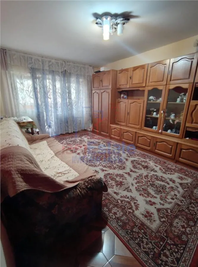 Camera de inchiriat in Apartament cu 3 camere decomandat cu 2 bai - foto 1