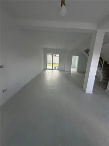 Duplex P+1E, 4 Camere, 95 MP UTILI + 630 MP TEREN - Moșnița Nouă - foto 3