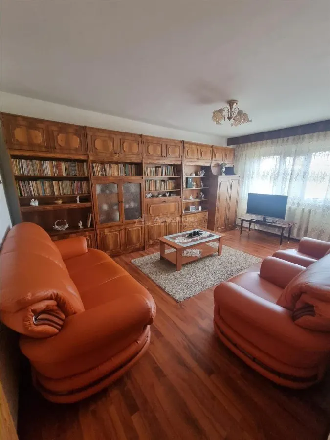 Apartament 3 cam,72 mp , doua bai zona PECO - foto 1
