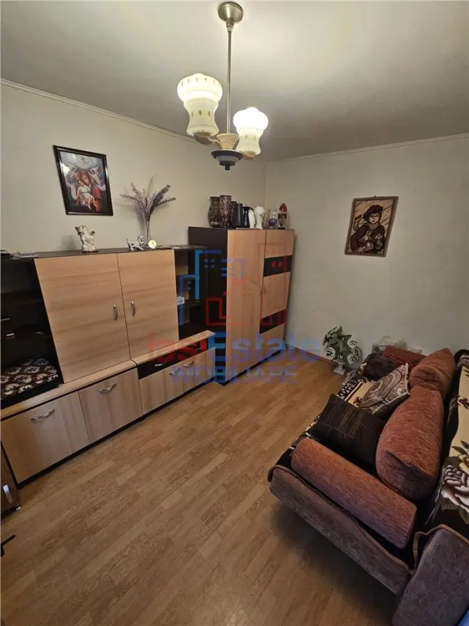 Apartament 3 camere, 54 mp, semidecomandat, etaj 3 - Podu Ros - foto 1