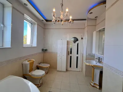 Lugoj, Vila De Lux, 7 Cam., La Cheie, 300 Mp., Utili, 635 Mp., Teren, Priveliste Panoramica, Zona Strand - foto 14