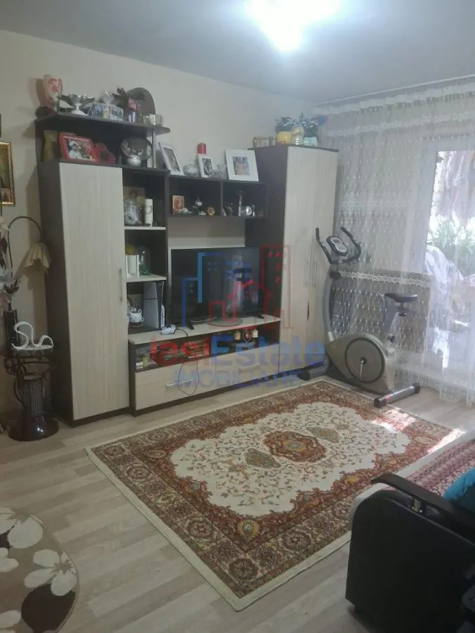 Apartament 3 camere, 53 mp, Alexandru cel Bun - Parter, centrala proprie, mobilat si utilat - foto 1